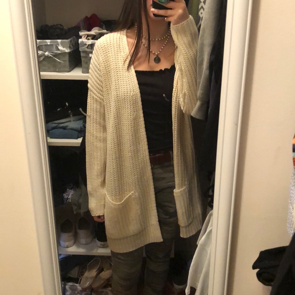 ⭐️NWT Cream Cardigan